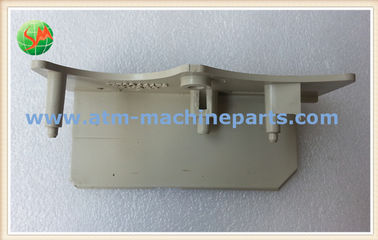 Contropiastra laterale della plastica di Wincor Nixdorf 1750044672 per il modulo CMD-V4
