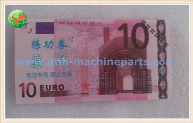 Una Media-Prova originale di DieboldParts di BANCOMAT della dimensione dell'euro 10 stessi con le note reali