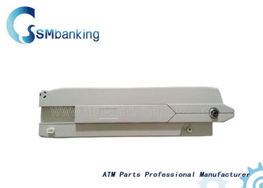 Il BANCOMAT lavora la cassetta a macchina NC301 A004348 della nota di DeLaRue NMD 100 con la chiave